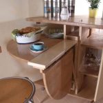 Tavolo pieghevole in cucina