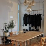 tavolo in legno all'interno