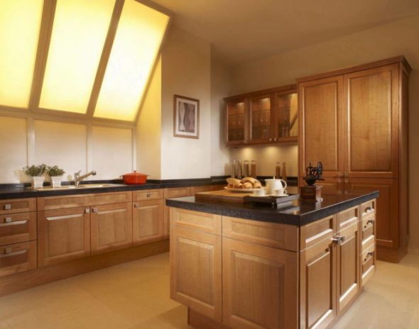cucina realizzata con pannelli di mobili