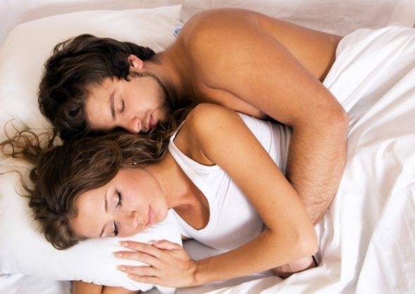 non dovresti dormire con i piedi verso la porta