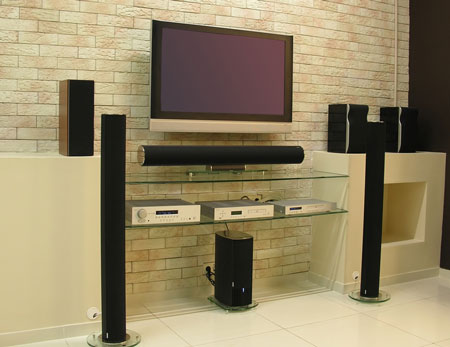 appendere una TV a una staffa