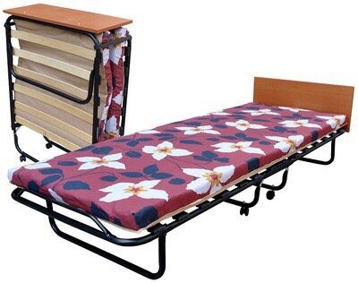 letto pieghevole con materasso su cinghie