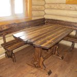 tavolo in legno rustico