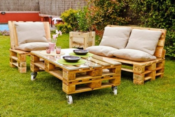 mobili da giardino realizzati in pallet
