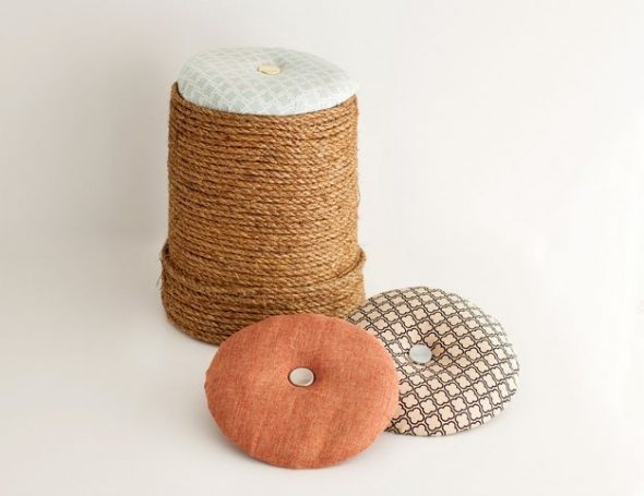 realizzare un pouf da un secchio di plastica