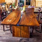 tavolo in legno naturale
