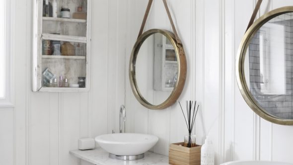 specchio in bagno