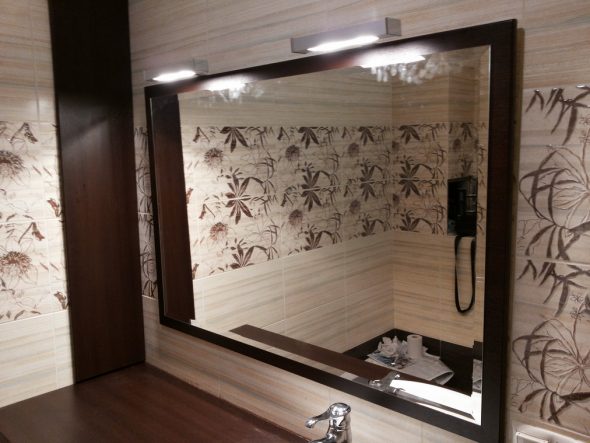 specchio in bagno