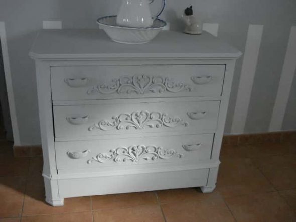 Decorare una vecchia cassettiera