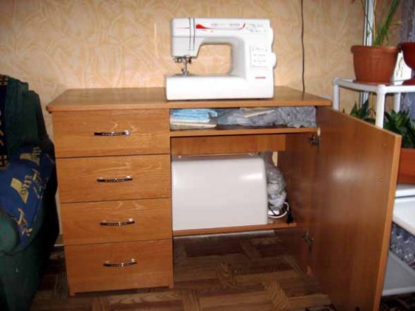 Realizziamo noi stessi un tavolo da cucito