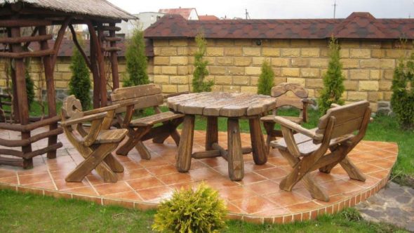 Mobili in legno per la casa di campagna