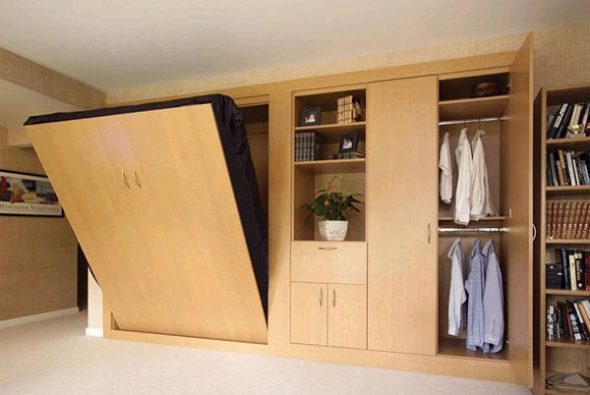 Letto matrimoniale con meccanismo di sollevamento foto