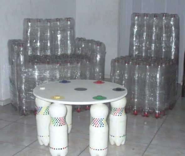 Come realizzare una sedia con le bottiglie