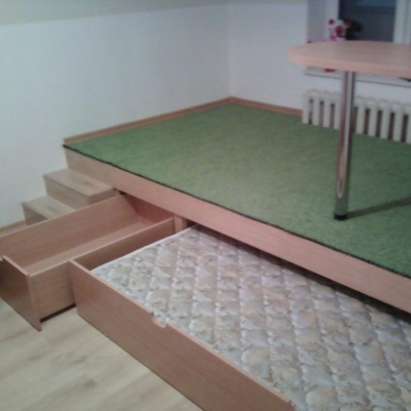 Letto a podio fai da te per la cameretta dei bambini