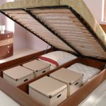 Idea di design per un letto con cassetti contenitore