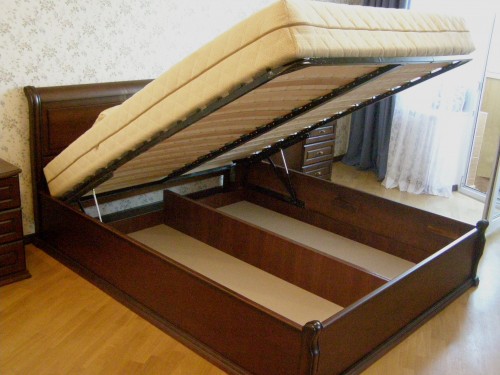 Letto con meccanismo di sollevamento Vera