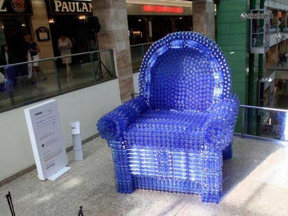Mobili da bottiglie di plastica con le tue mani - sedia