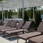I mobili da giardino in rattan sono molto popolari non solo nei luoghi pubblici