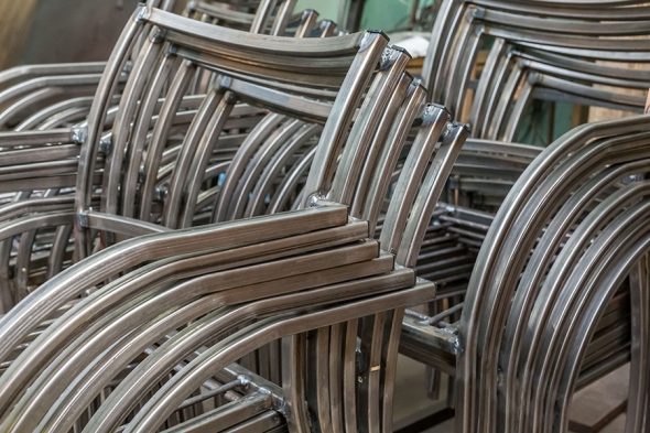 Mobili intrecciati in rattan artificiale con le tue mani