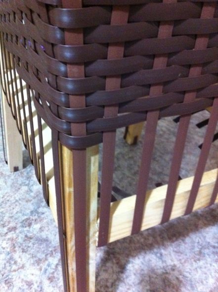 Intrecciare uno sgabello in rattan