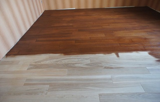 Esempio di trattamento del parquet con vernice colorata