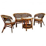 Questo set di mobili in rattan