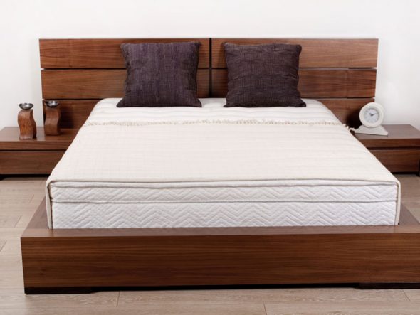Letto matrimoniale in legno di ontano