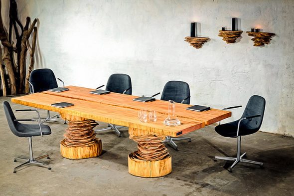 Tavolo in legno fatto a mano