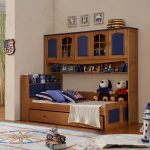 Cameretta per bambini con mobili in rovere