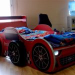 Letto per bambini con illuminazione e ruote voluminose