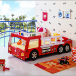 Letto per bambini a forma di camion con pianale