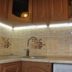 Illuminazione aggiuntiva in cucina con le tue mani