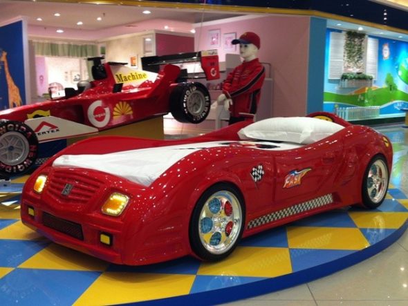 Auto da corsa per giocare e dormire