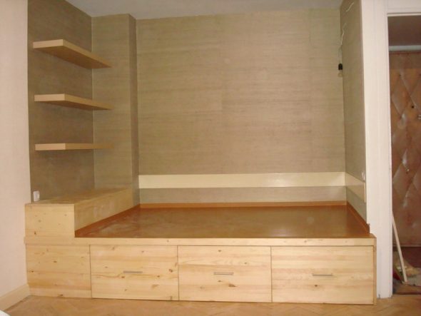 Base del telaio per un letto a podio