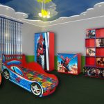 Camera per adolescenti con letto a forma di macchina in stile Spiderman