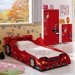 Cameretta di un ragazzo adolescente decorata con elementi della Formula 1