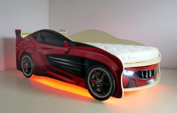 macchina rossa per bambini con illuminazione
