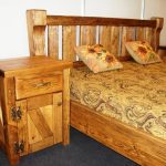 Letto e comodino in legno fai da te