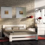 Letto in rovere sbiancato per una camera da letto in stile loft