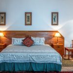 Letto antico in legno massello