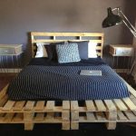 Letto in pallet per una casa sulla spiaggia