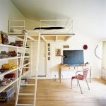 Letto al 2° piano in un piccolo appartamento