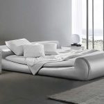 Letto a podio dalla forma insolita all'interno