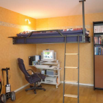 Letto attaccato al soffitto