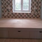 Letto con cassetti per una stanza piccola