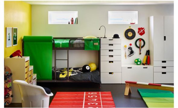 Letto imbottito all'interno di una cameretta per bambini