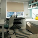 Piccola e accogliente camera da letto con zona lavoro e relax