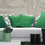 Verde erba intenso in un interno beige