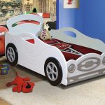 Letto per auto bianco insolito