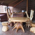 Mobili insoliti realizzati in legno morto